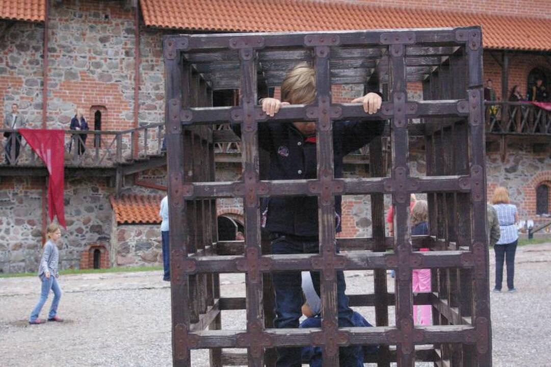 Lietingą savaitgalį Trakų pilis gyveno Viduramžių ritmu