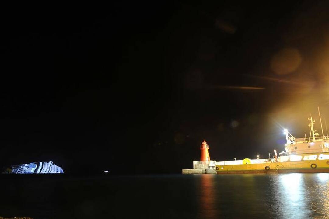 „Costa Concordia“ kapitonas pripažino pasukęs per vėlai
