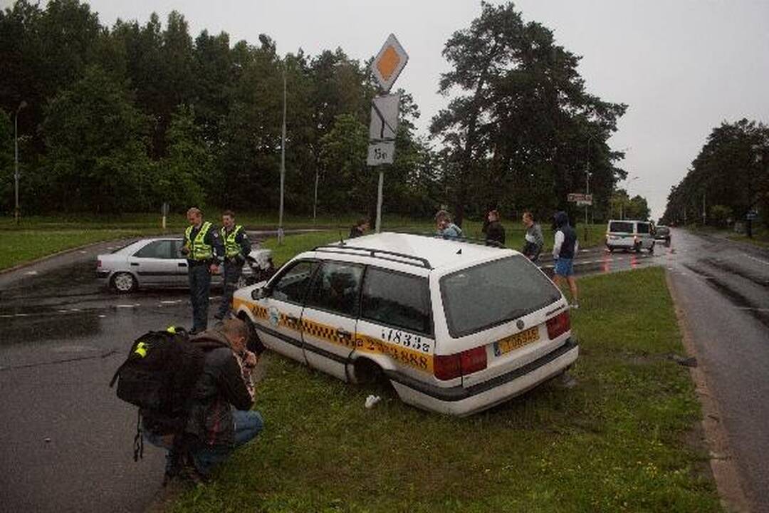 Vilniuje per avariją sunkiai nukentėjo taksi keleivė