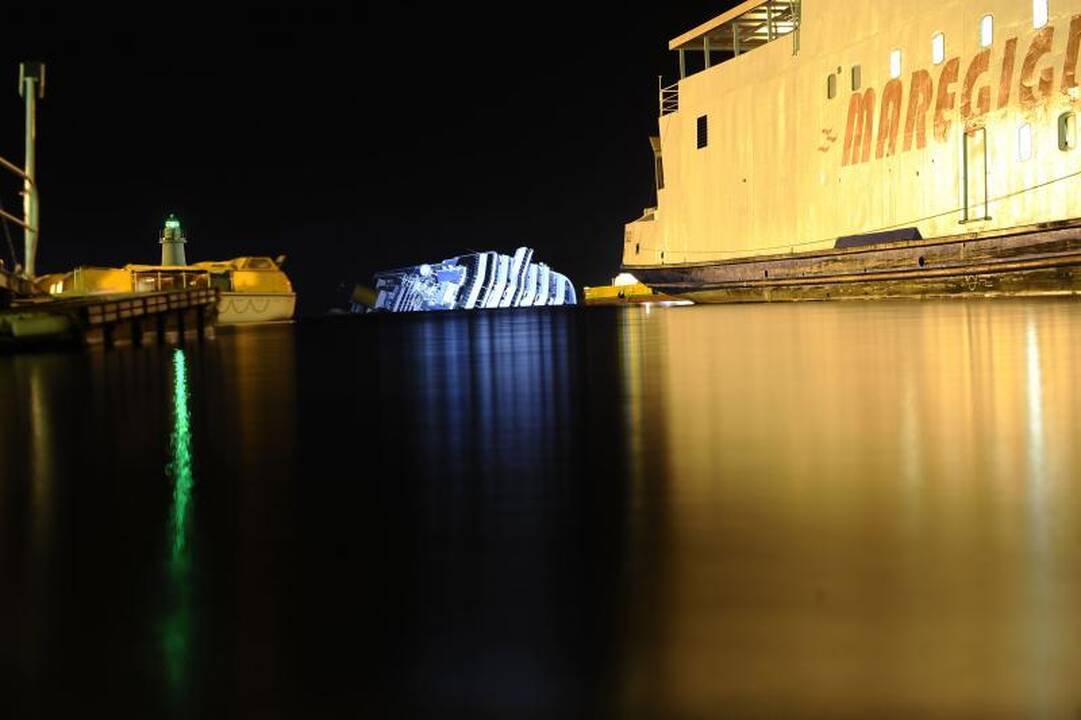 „Costa Concordia“ kapitonas pripažino pasukęs per vėlai