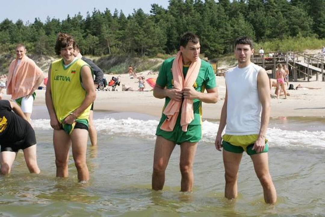 Lietuvos krepšininkai prakaitą lieja pajūryje