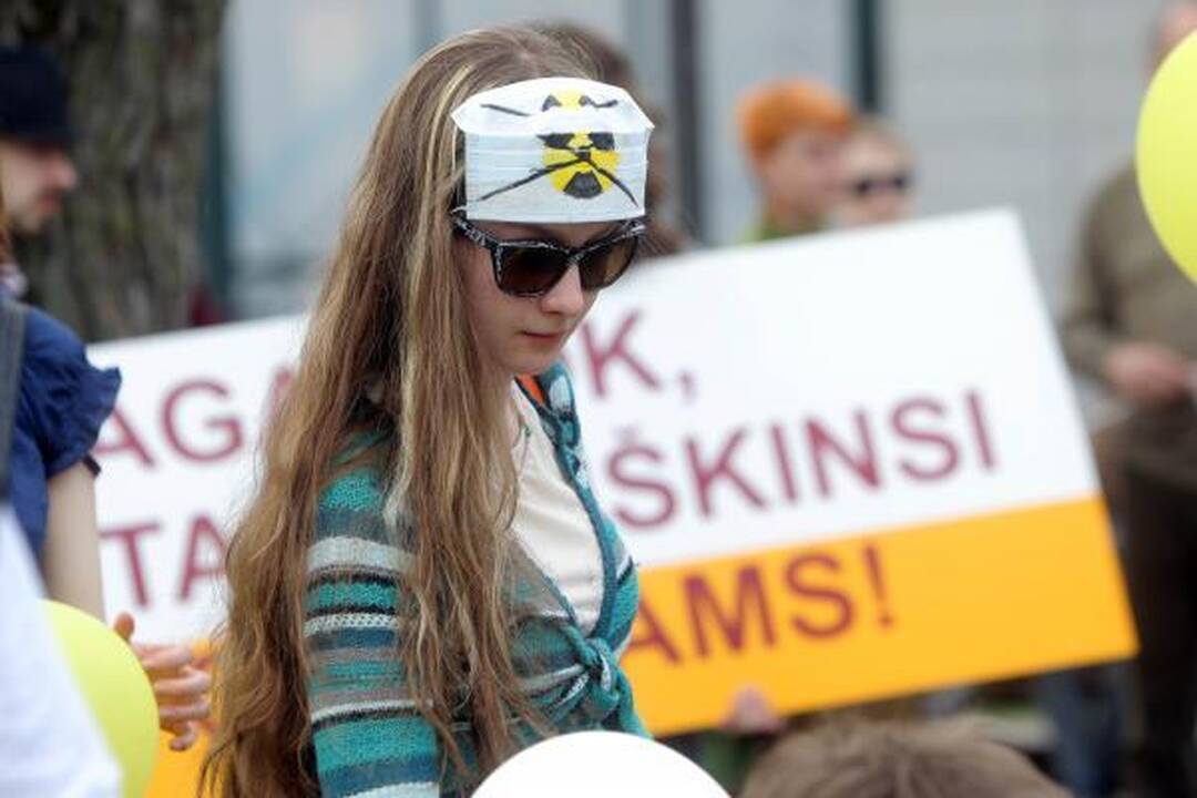 Eitynėse prieš AE statybas - 300 žmonių