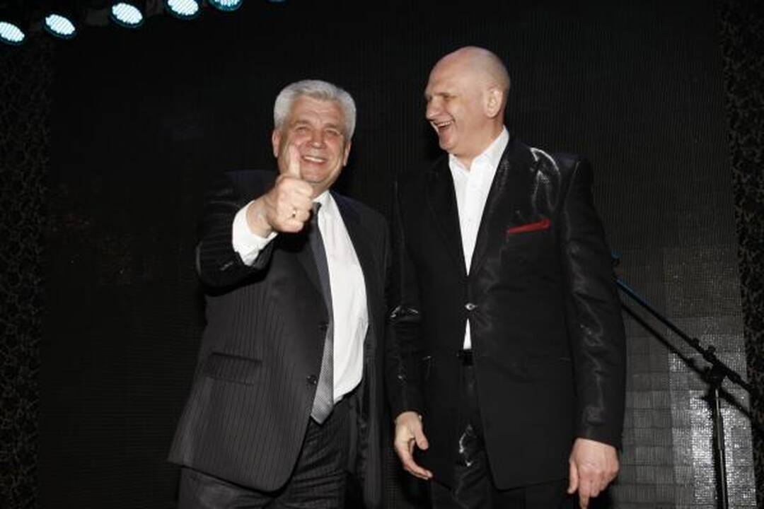Politikai paskutinį Klaipėdos miesto tarybos posėdį baigė puota 