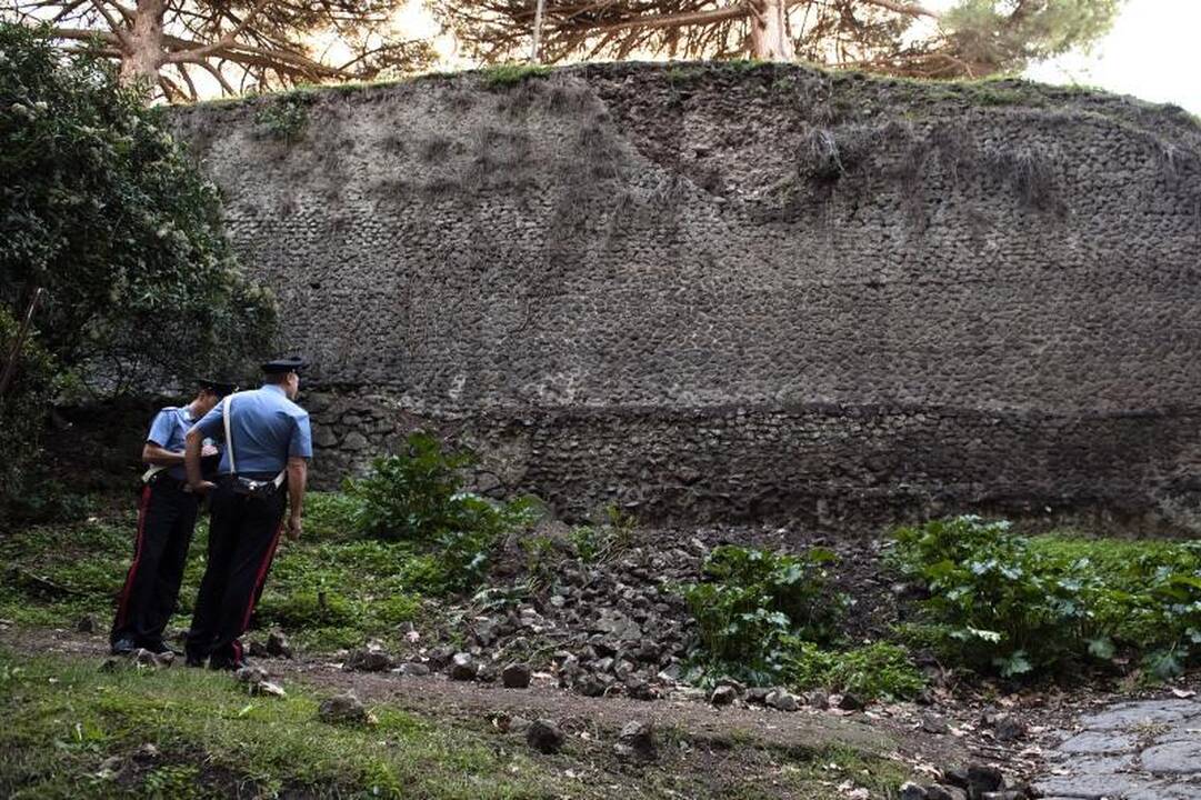 Atėnų gyventojai maldauja gelbėti nuo miško gaisrų 