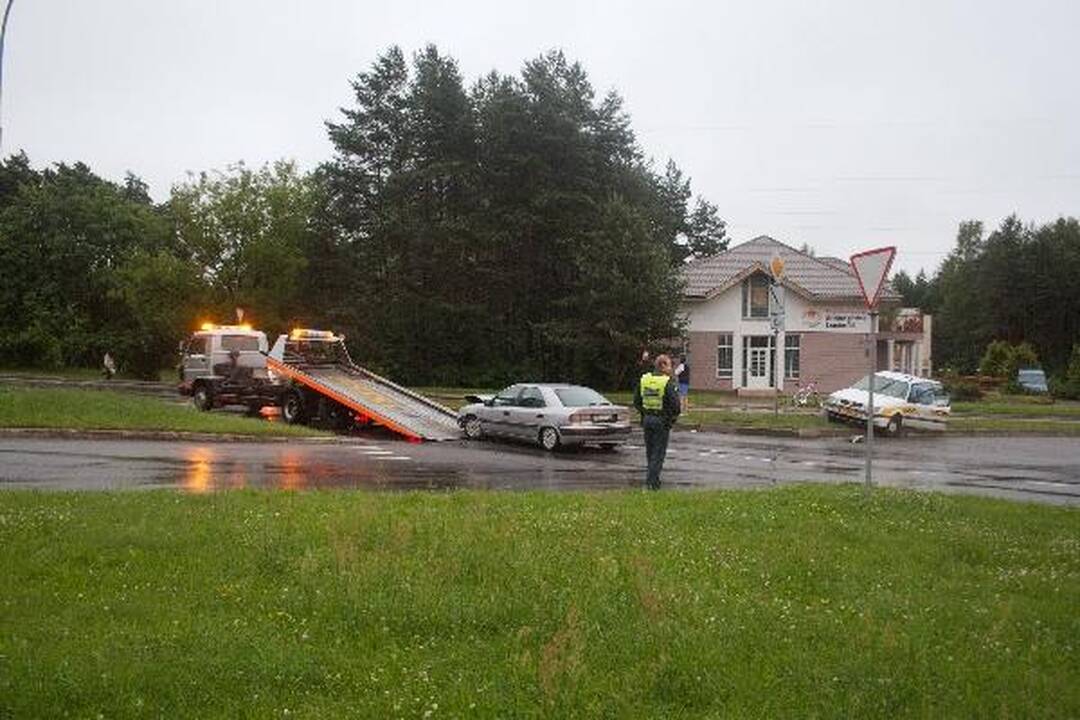 Vilniuje per avariją sunkiai nukentėjo taksi keleivė