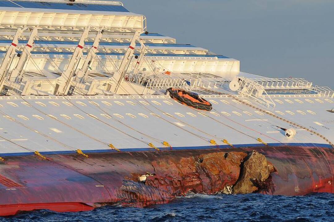 „Costa Concordia“ kapitonas pripažino pasukęs per vėlai