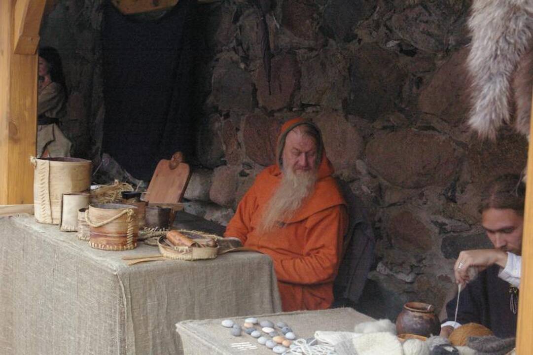 Lietingą savaitgalį Trakų pilis gyveno Viduramžių ritmu