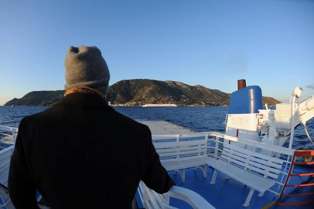 „Costa Concordia“ kapitonas pripažino pasukęs per vėlai