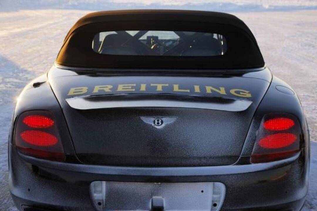 Pasiektas naujas greičio ant ledo rekordas - 330,7 km/val.