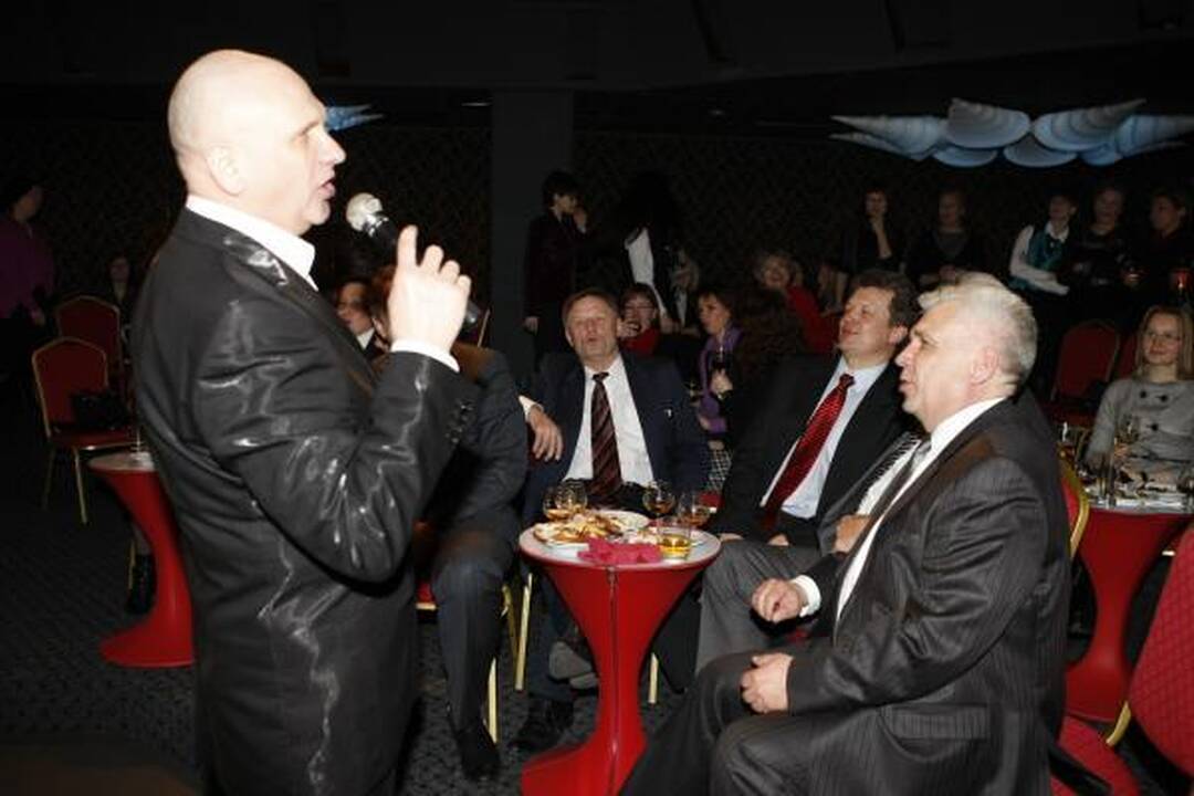 Politikai paskutinį Klaipėdos miesto tarybos posėdį baigė puota 