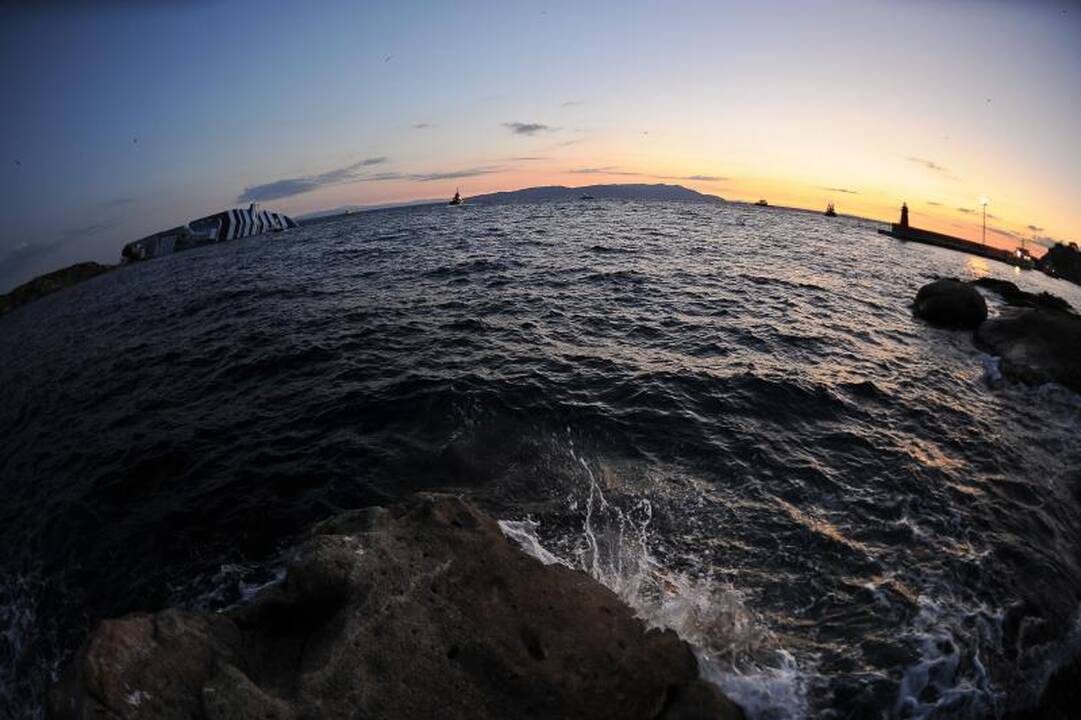 „Costa Concordia“ kapitonas pripažino pasukęs per vėlai