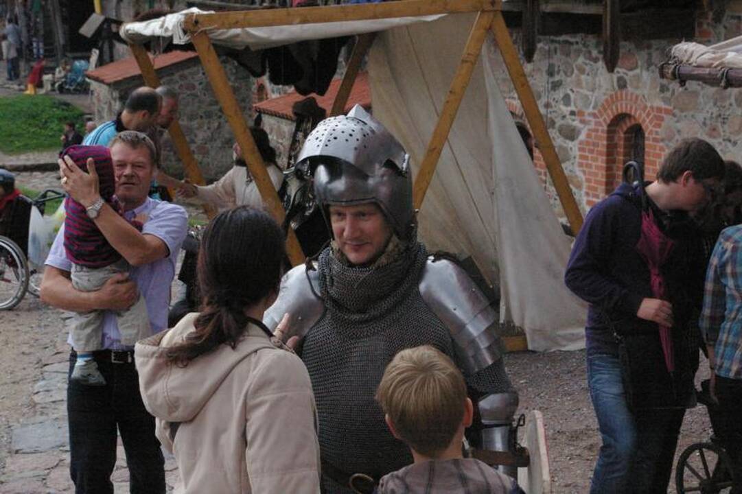 Lietingą savaitgalį Trakų pilis gyveno Viduramžių ritmu
