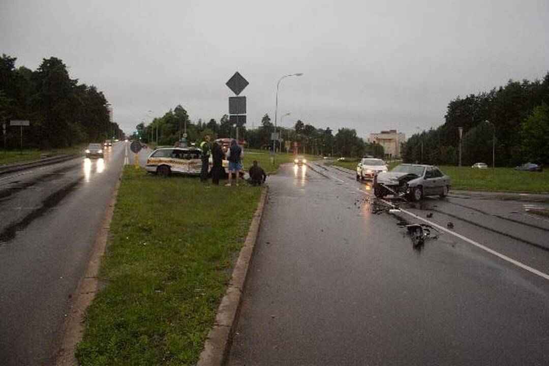Vilniuje per avariją sunkiai nukentėjo taksi keleivė