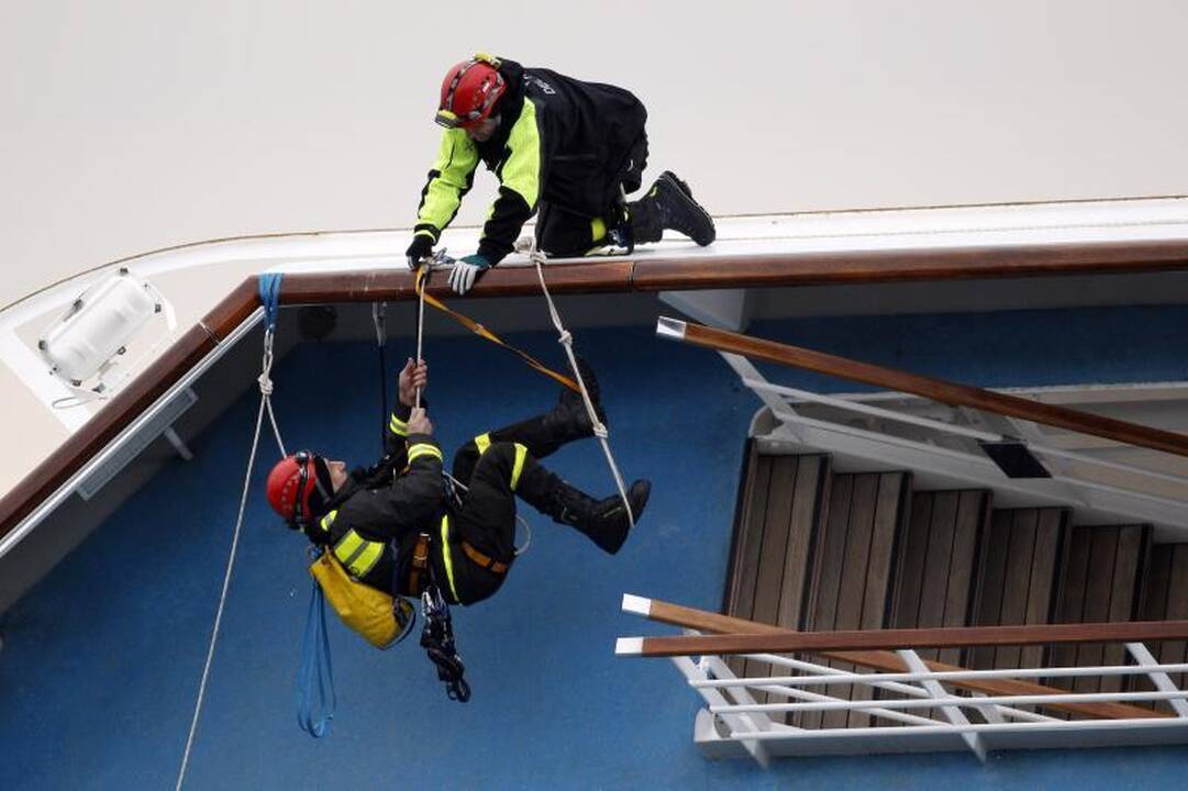 „Costa Concordia“ kapitonas pripažino pasukęs per vėlai