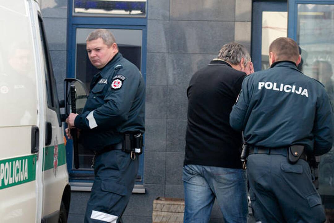 Teismas leido suimti keturmetės prievartavimu įtariamus vyrus 
