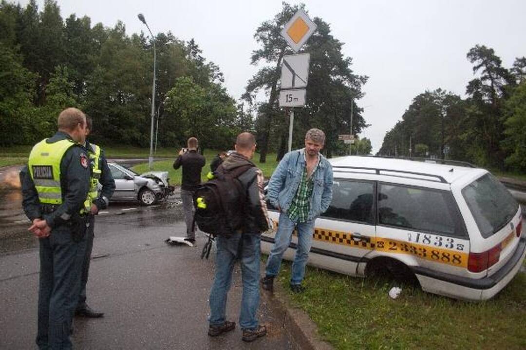 Vilniuje per avariją sunkiai nukentėjo taksi keleivė