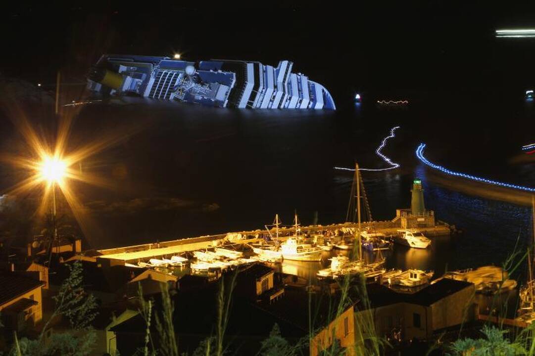 „Costa Concordia“ kapitonas pripažino pasukęs per vėlai