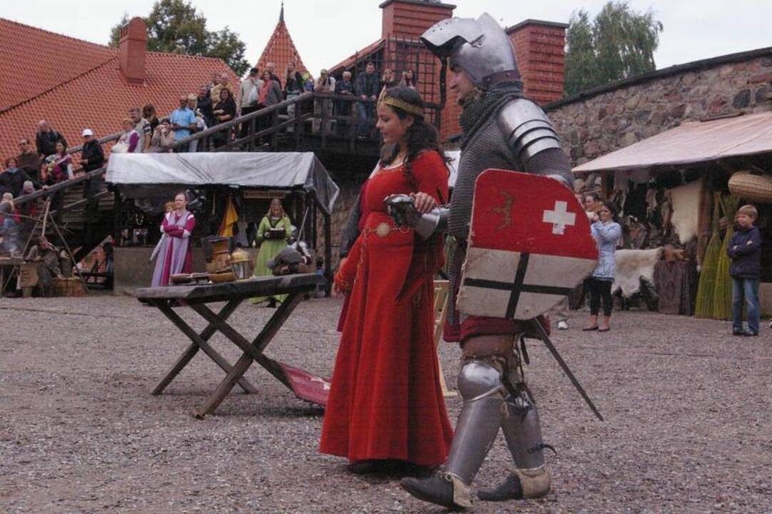 Lietingą savaitgalį Trakų pilis gyveno Viduramžių ritmu