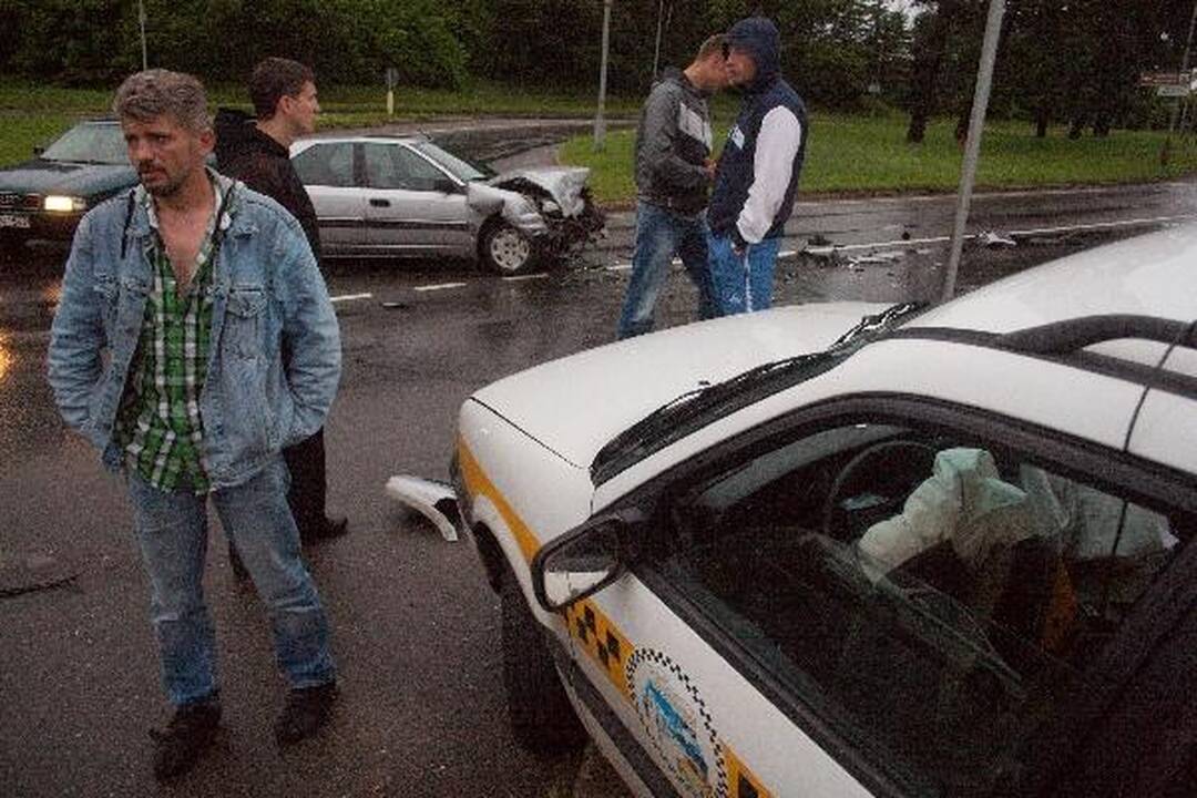 Vilniuje per avariją sunkiai nukentėjo taksi keleivė