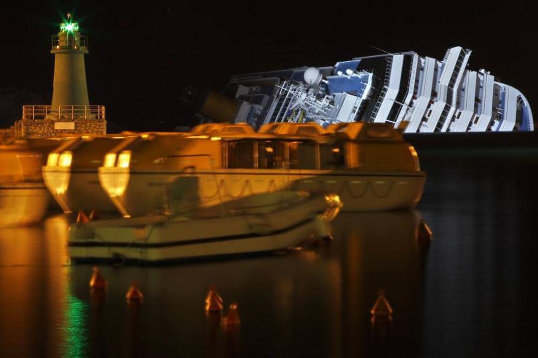 „Costa Concordia“ kapitonas pripažino pasukęs per vėlai