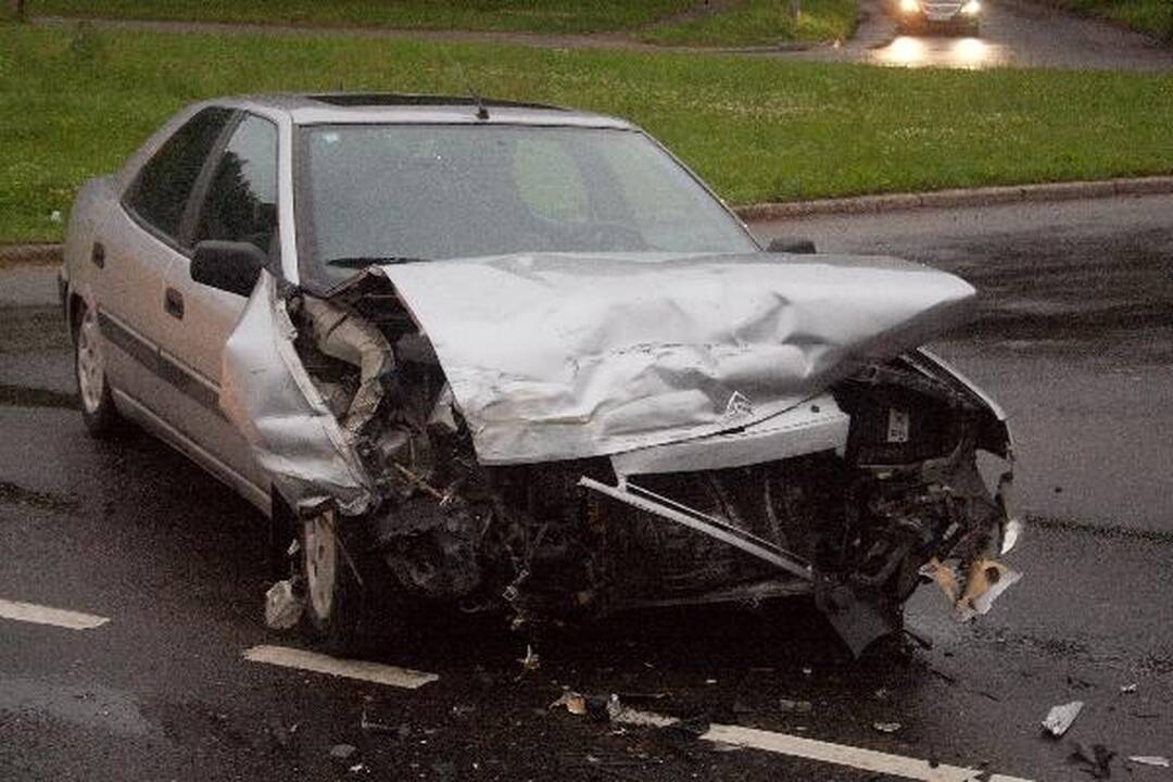 Vilniuje per avariją sunkiai nukentėjo taksi keleivė