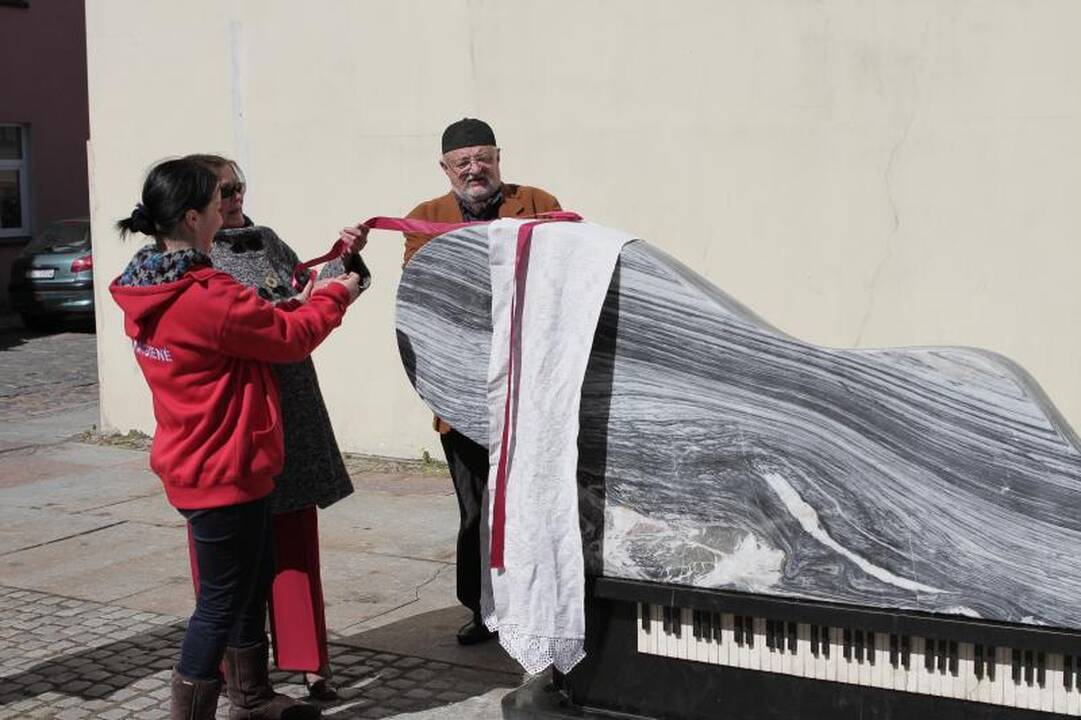 Džiazo festivalis miestui padovanojo skulptūrą