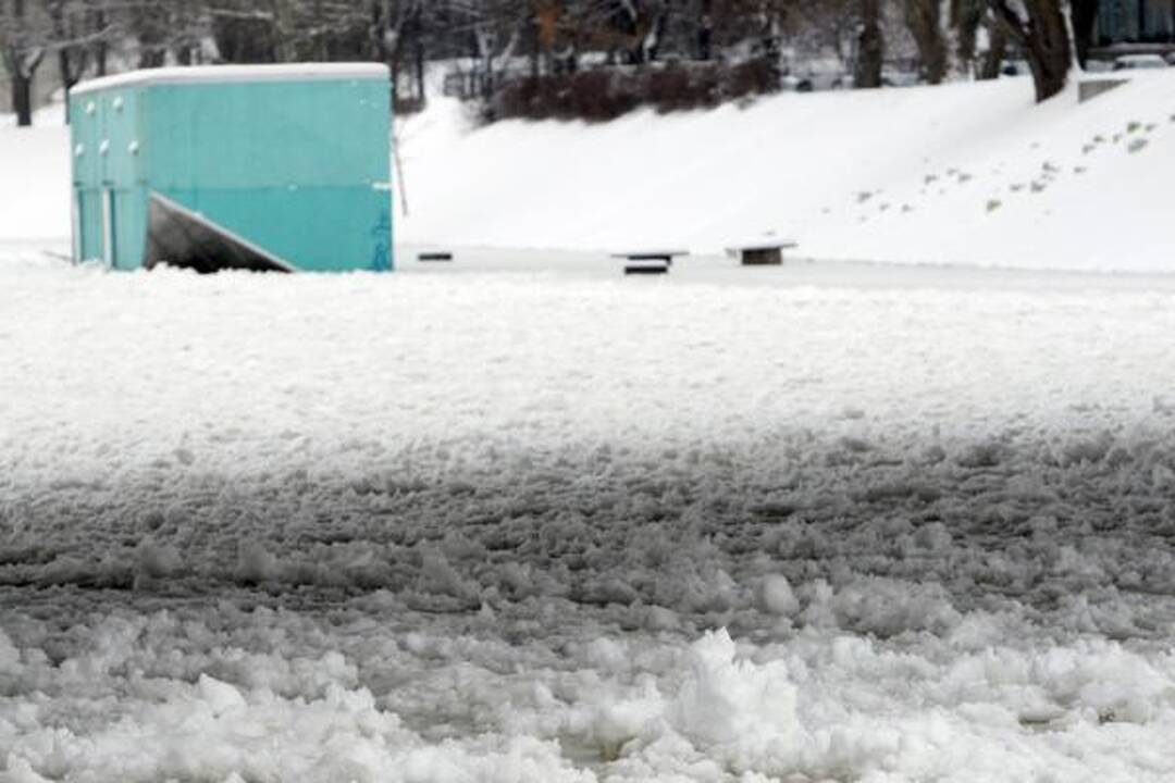 Neris Vilniuje pakilo 1,5 metro, ledai užklojo krantinę