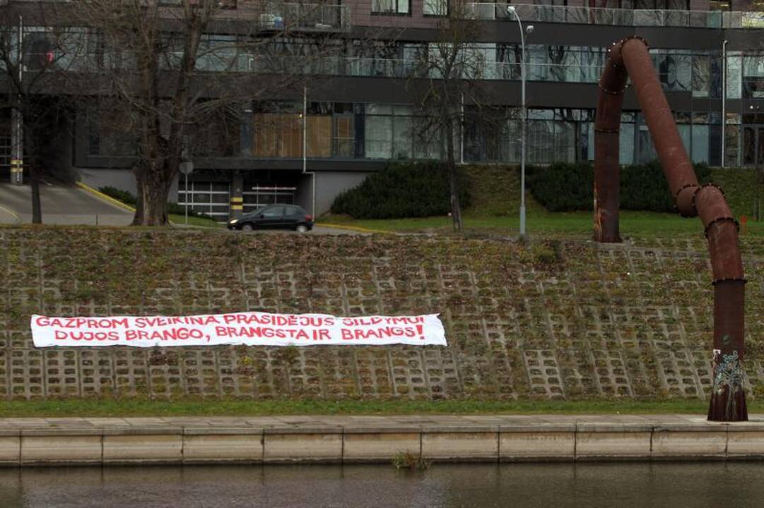 Neries krantinėje - linkėjimai prasidėjus šildymo sezonui