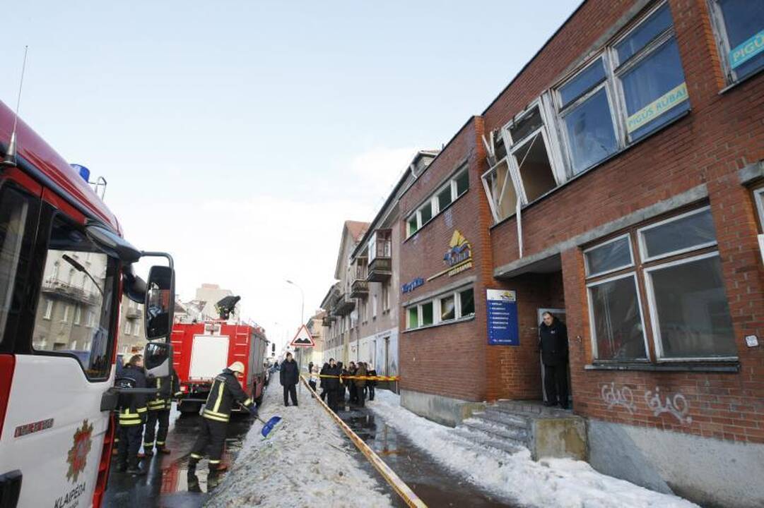 Po eitynių - riaušės. P.Gražulis ir K.Uoka išvesdinti jėga