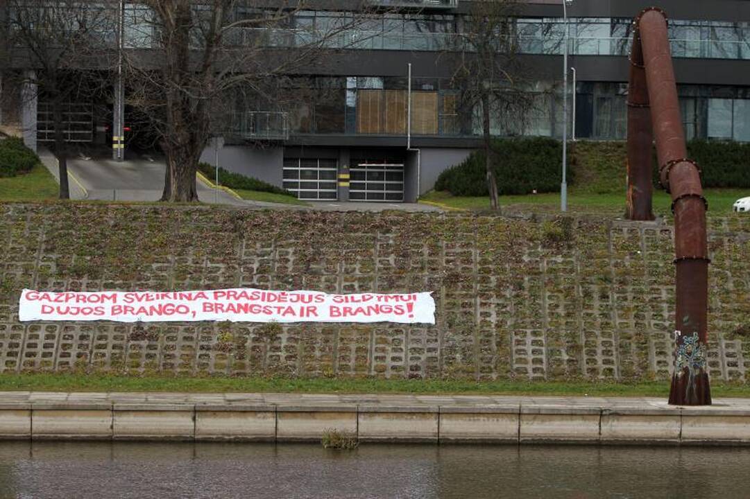 Neries krantinėje - linkėjimai prasidėjus šildymo sezonui