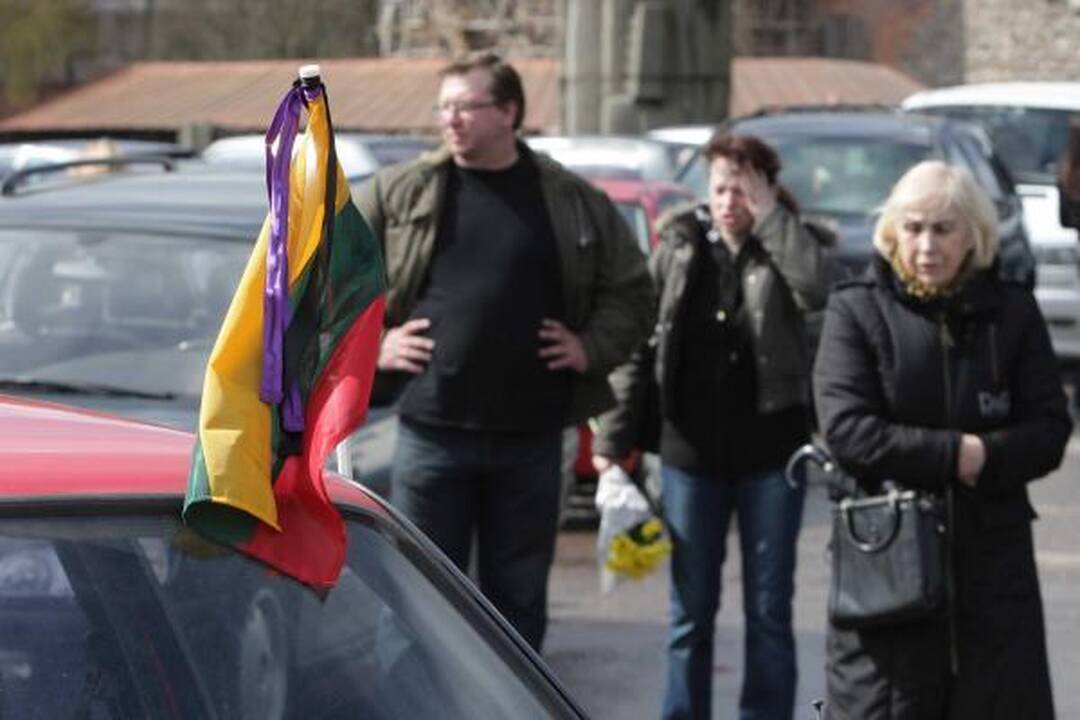 Automobilių kolona išlydint D.Kedį sudarė spūstis 