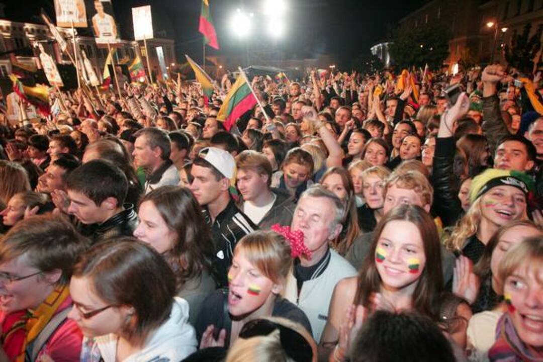 Lietuva pasitiko bronzą iškovojusią krepšinio rinktinę (papildyta)