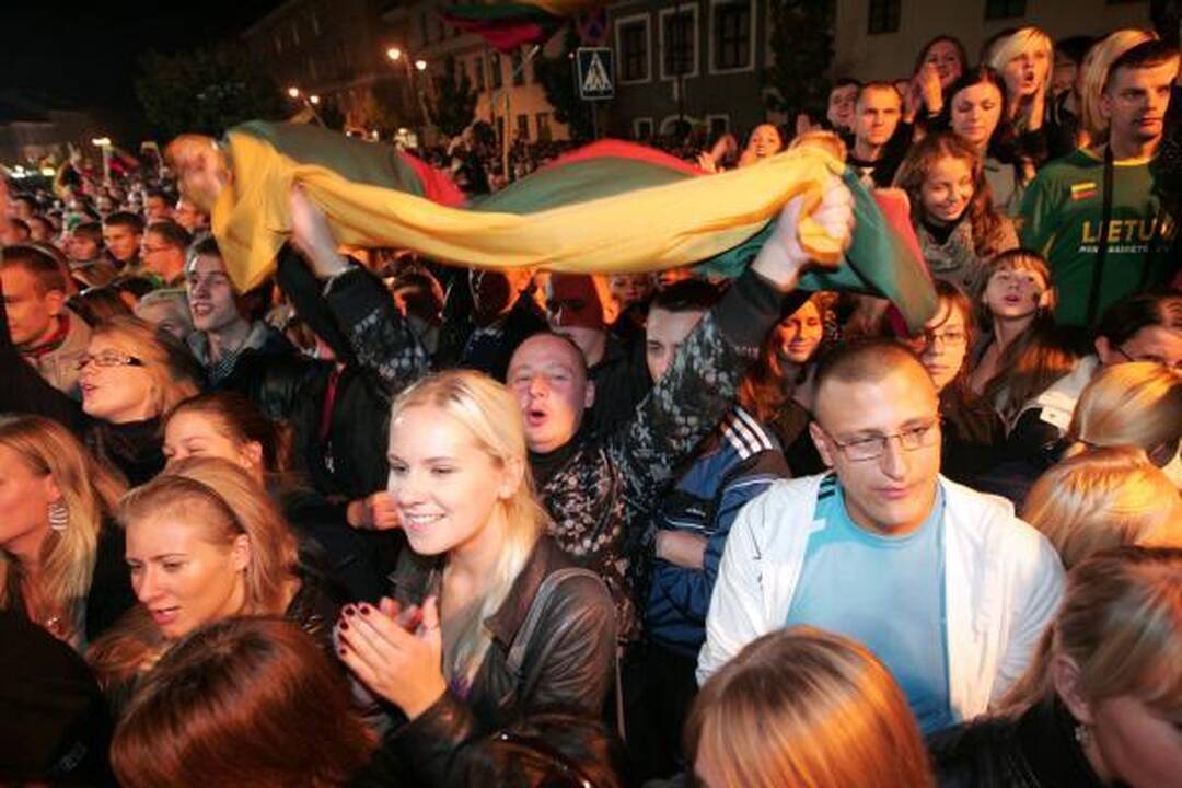 Lietuva pasitiko bronzą iškovojusią krepšinio rinktinę (papildyta)