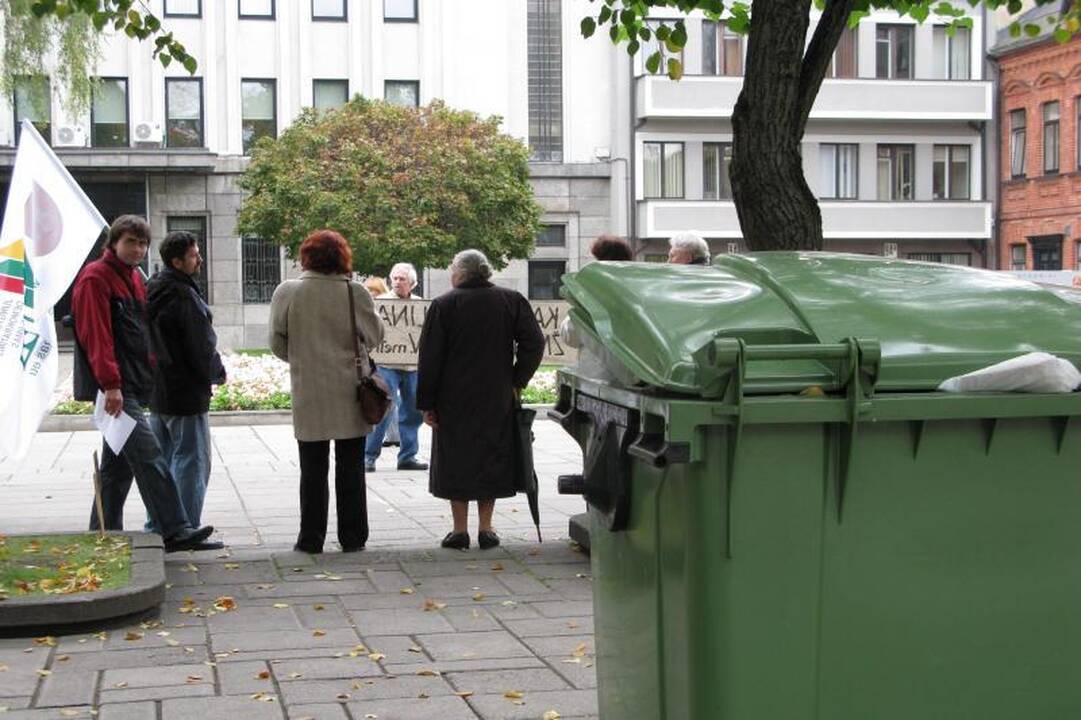 Piketuotojai piktinosi šiukšlių išvežimo mokesčiu