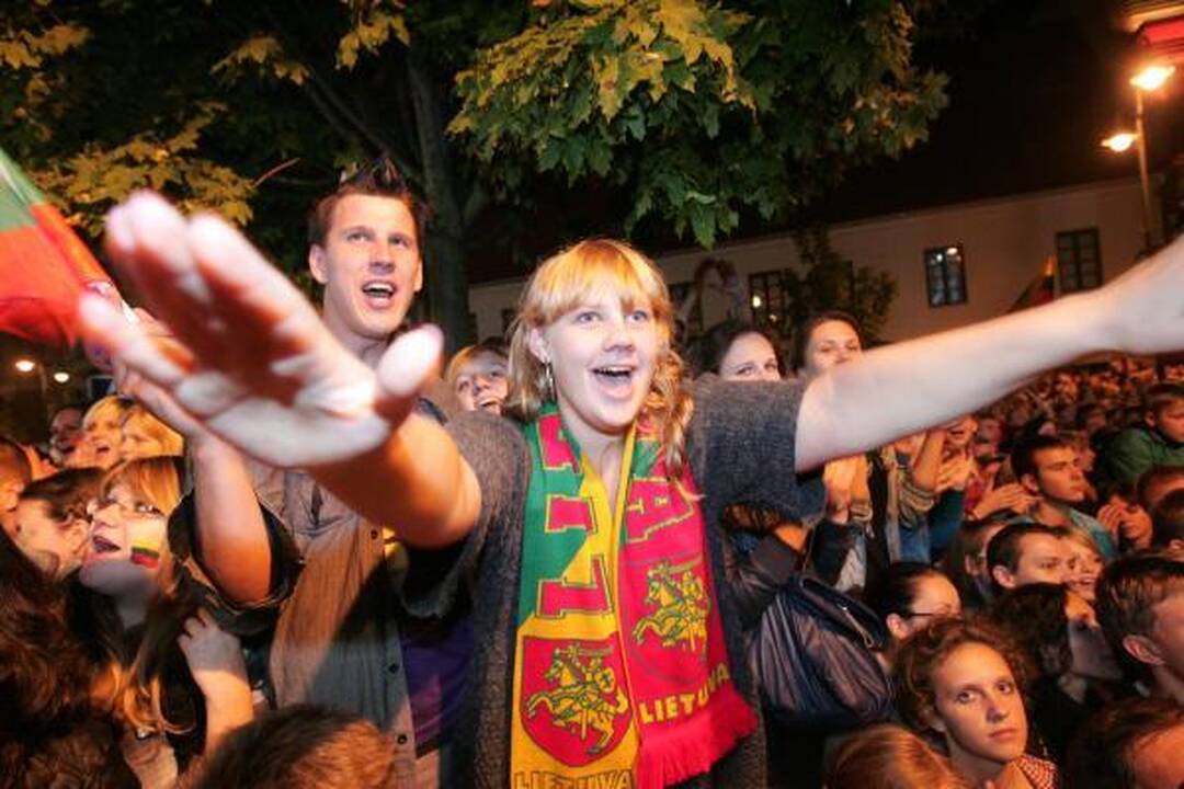 Lietuva pasitiko bronzą iškovojusią krepšinio rinktinę (papildyta)