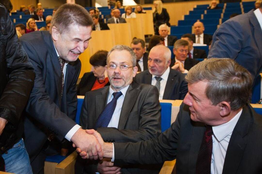 V. Uspaskichas neatsiėmė Seimo nario pažymėjimo
