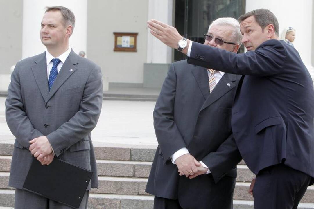Baltijos keliui atminti sostinių vadovai įmontavo plytelę