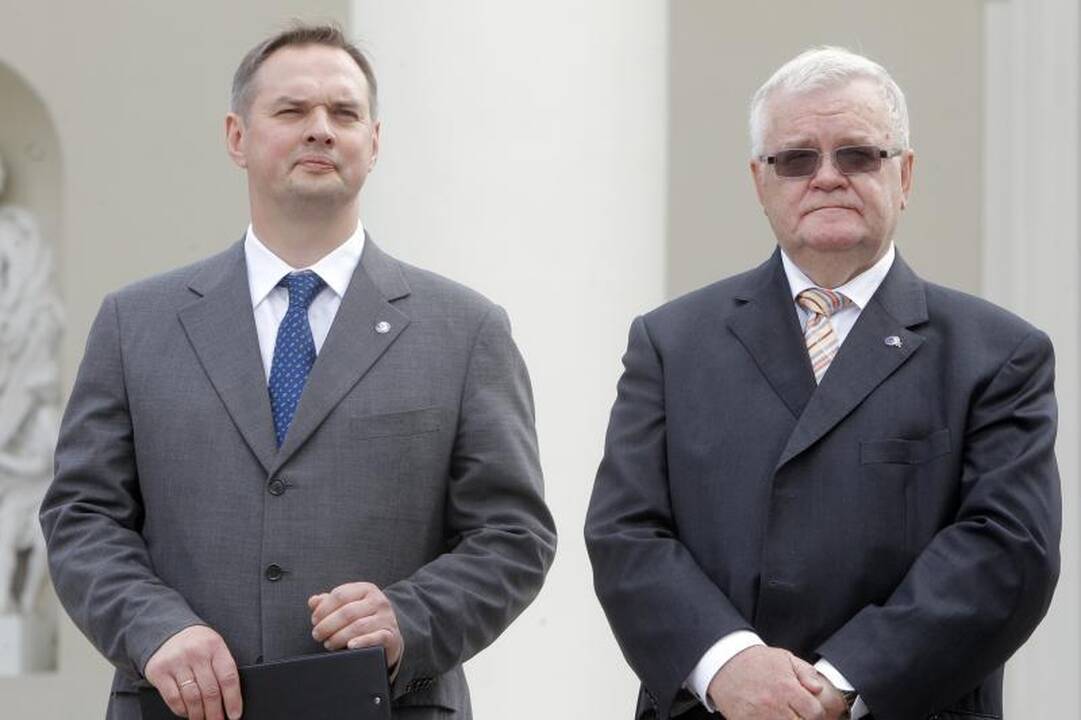 Baltijos keliui atminti sostinių vadovai įmontavo plytelę
