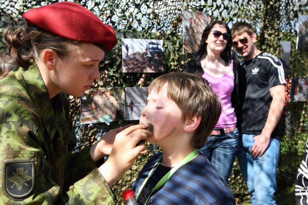 Kariuomenė bičiuliavosi su visuomene