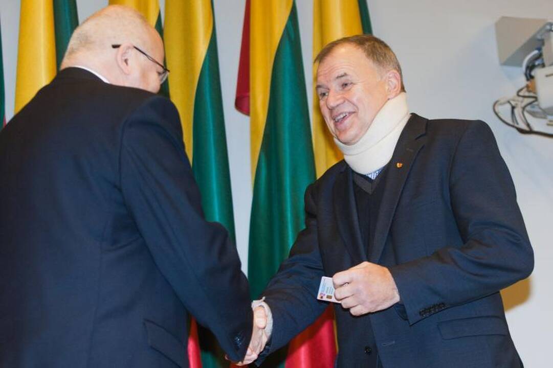 V. Uspaskichas neatsiėmė Seimo nario pažymėjimo