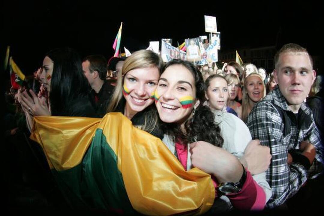 Lietuva pasitiko bronzą iškovojusią krepšinio rinktinę (papildyta)