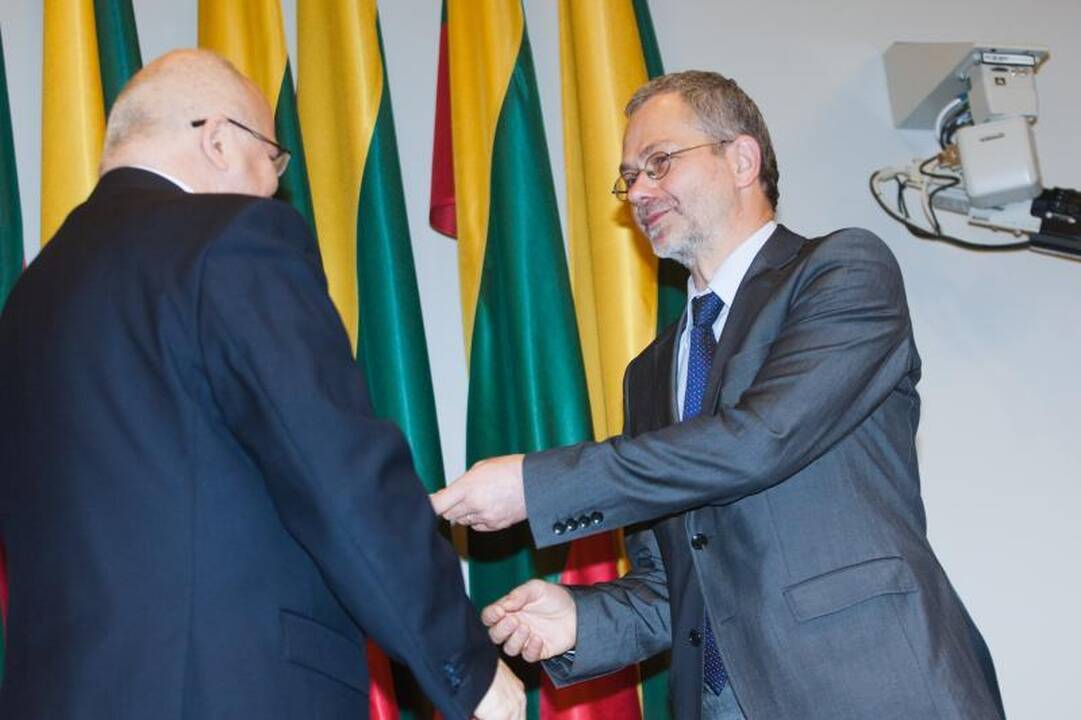 V. Uspaskichas neatsiėmė Seimo nario pažymėjimo