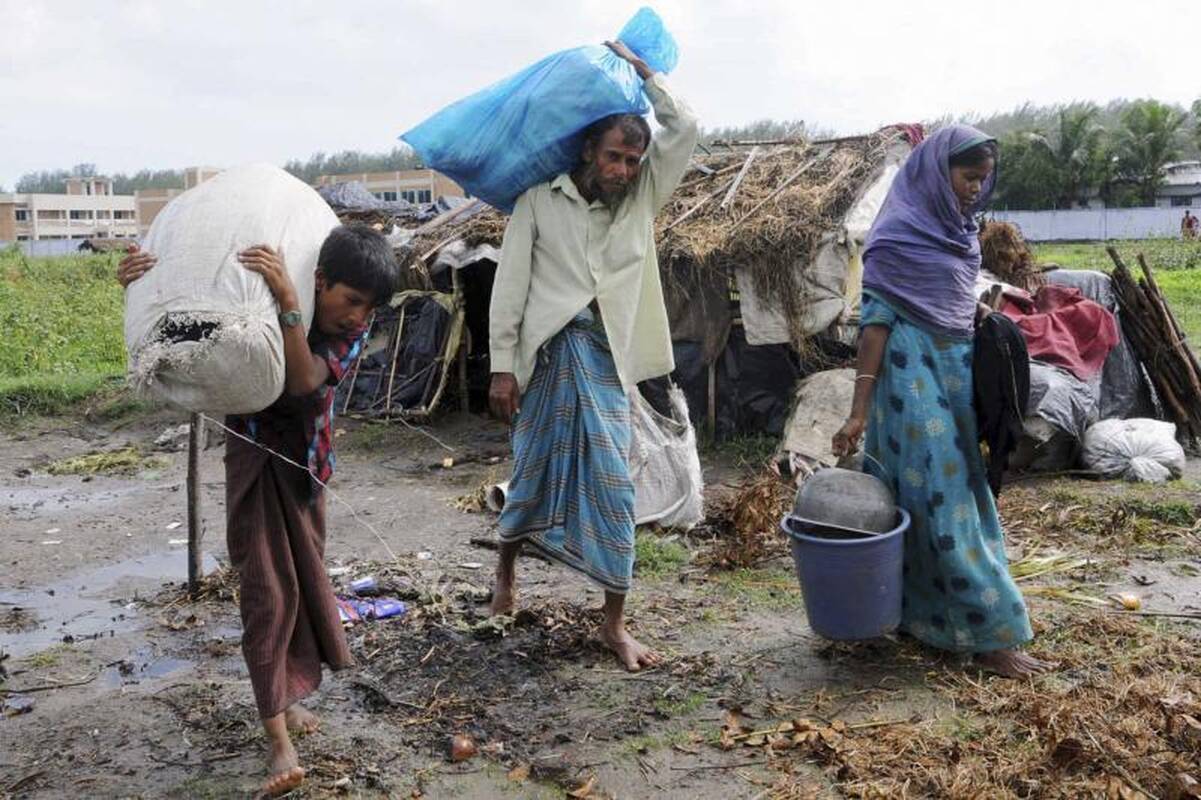 Bangladešą pasiekė ciklonas, dėl kurio buvo masiškai evakuojami žmonės