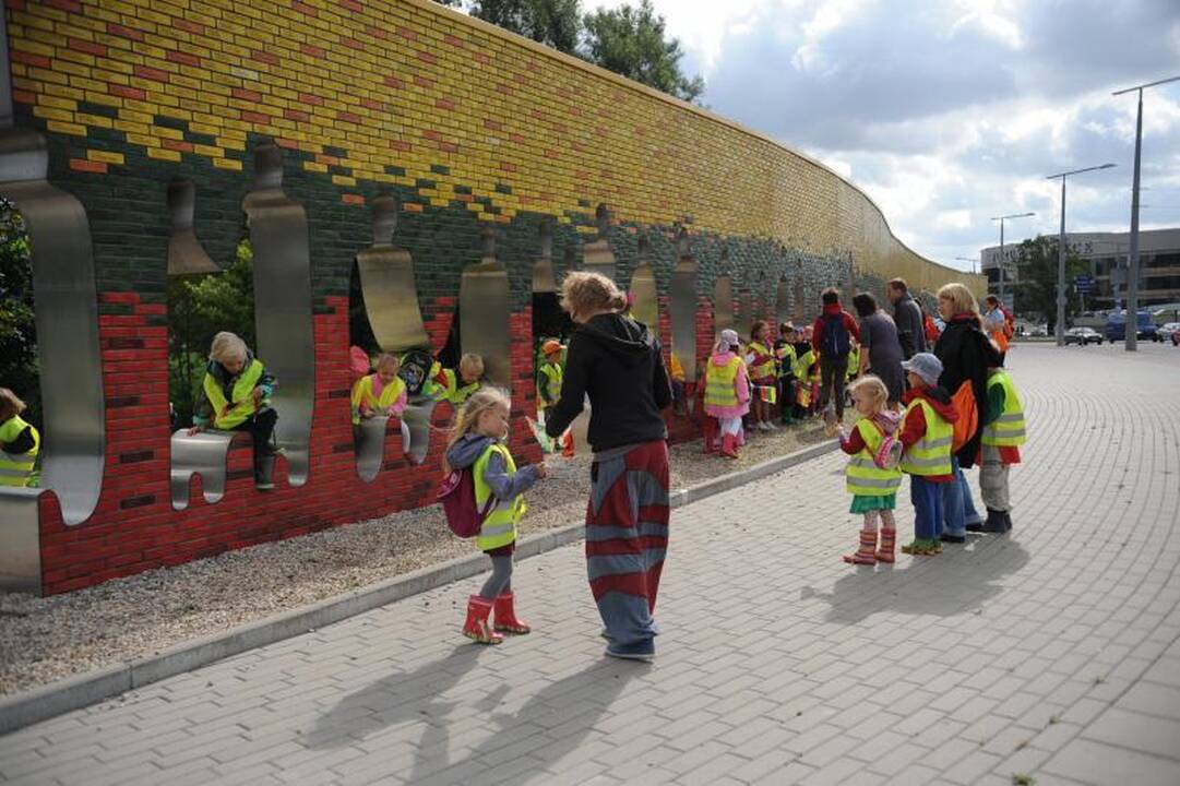 Vaikų darželių auklėtiniai pakartojo Baltijos kelią