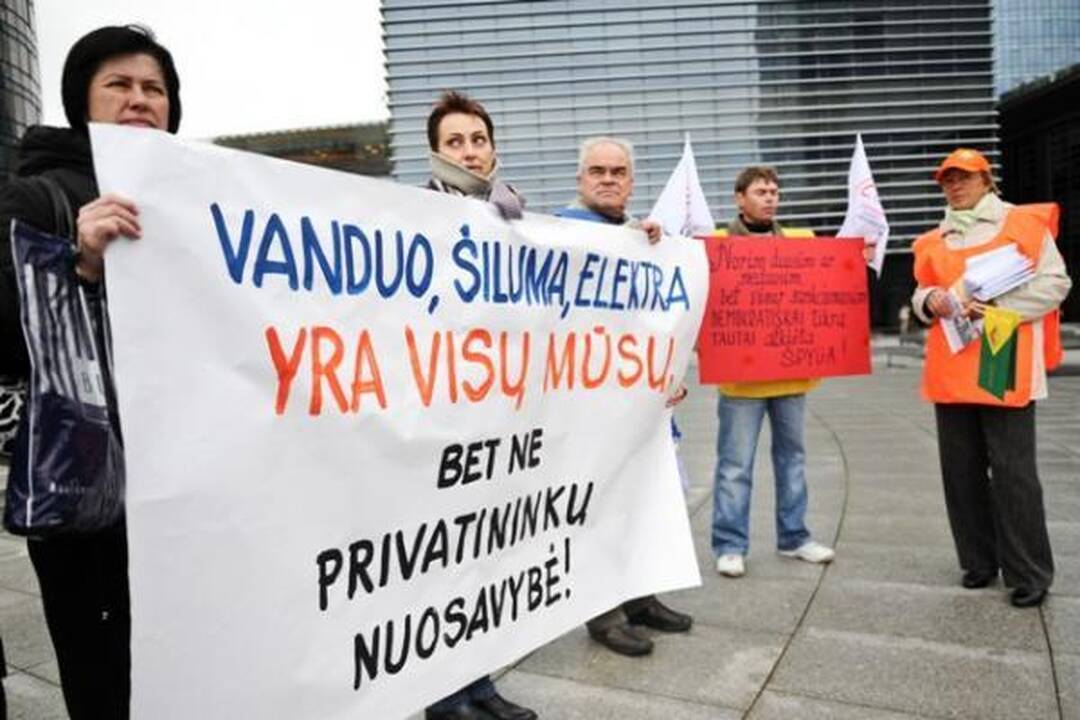 Profsąjungos pradėjo protestus prie ministerijų ir savivaldybių (papildyta)