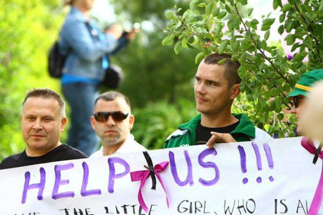 Dėl D.Kedžio dukters - protestai Lemonte, Dubline, Londone (papildyta 14.10 val.)