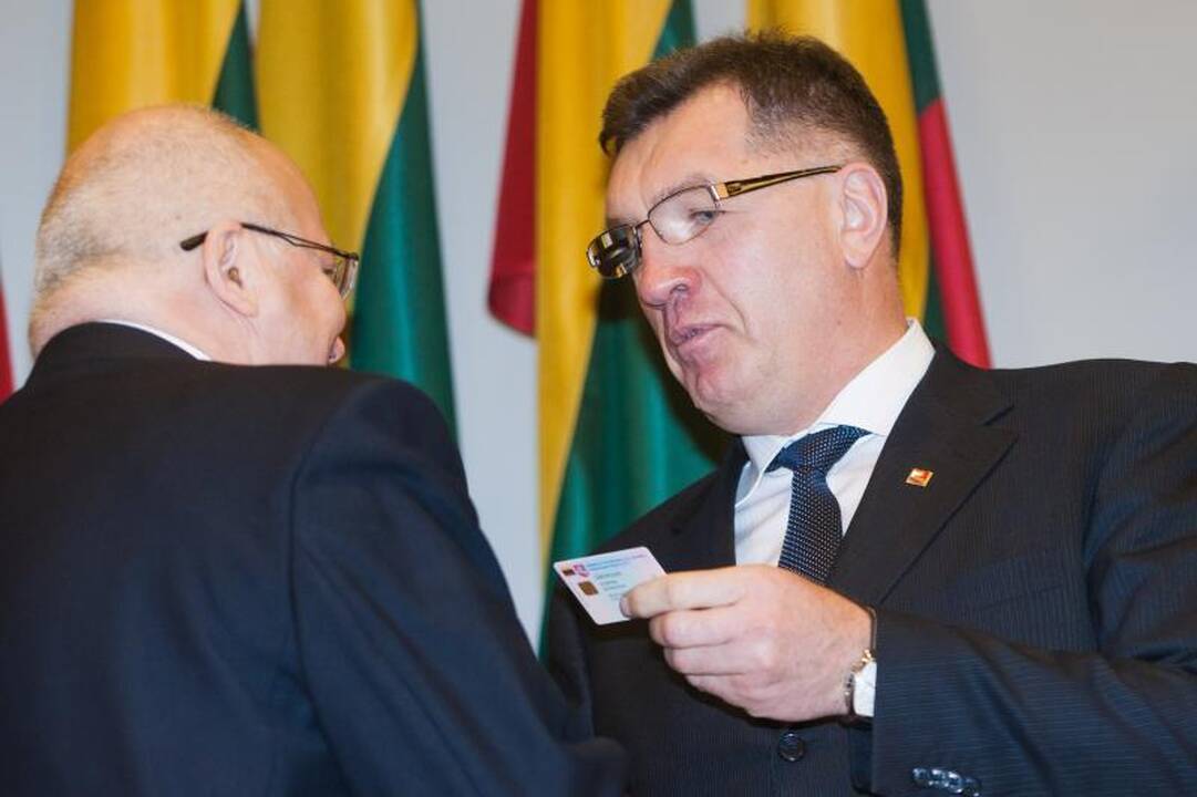 V. Uspaskichas neatsiėmė Seimo nario pažymėjimo