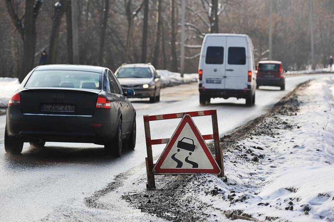 Milikonių kalnas vėl kelia grėsmę vairuotojams (papildyta)