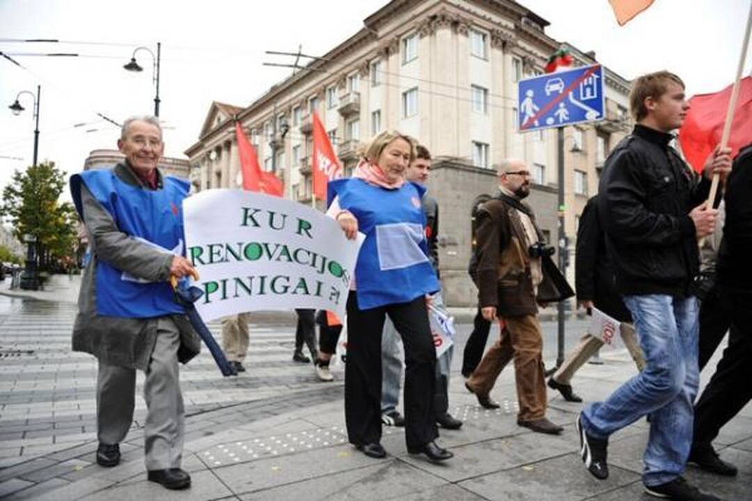 Profsąjungos pradėjo protestus prie ministerijų ir savivaldybių (papildyta)