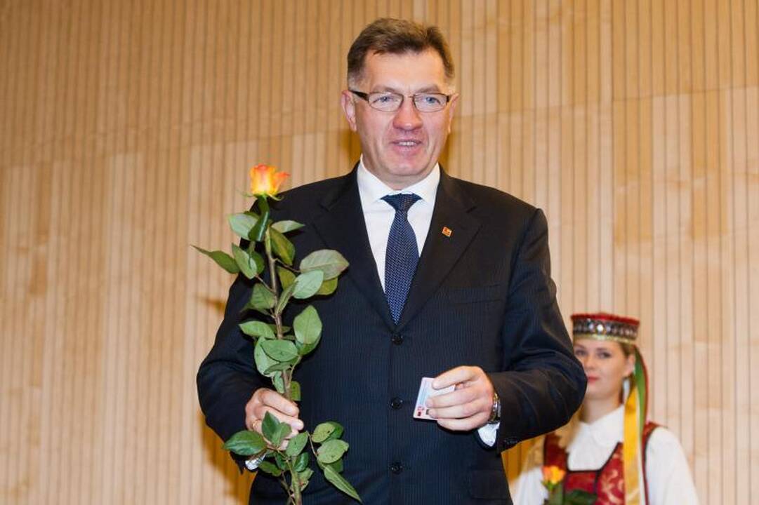 V. Uspaskichas neatsiėmė Seimo nario pažymėjimo
